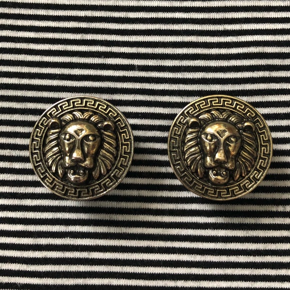Jewelry - Lion plugs